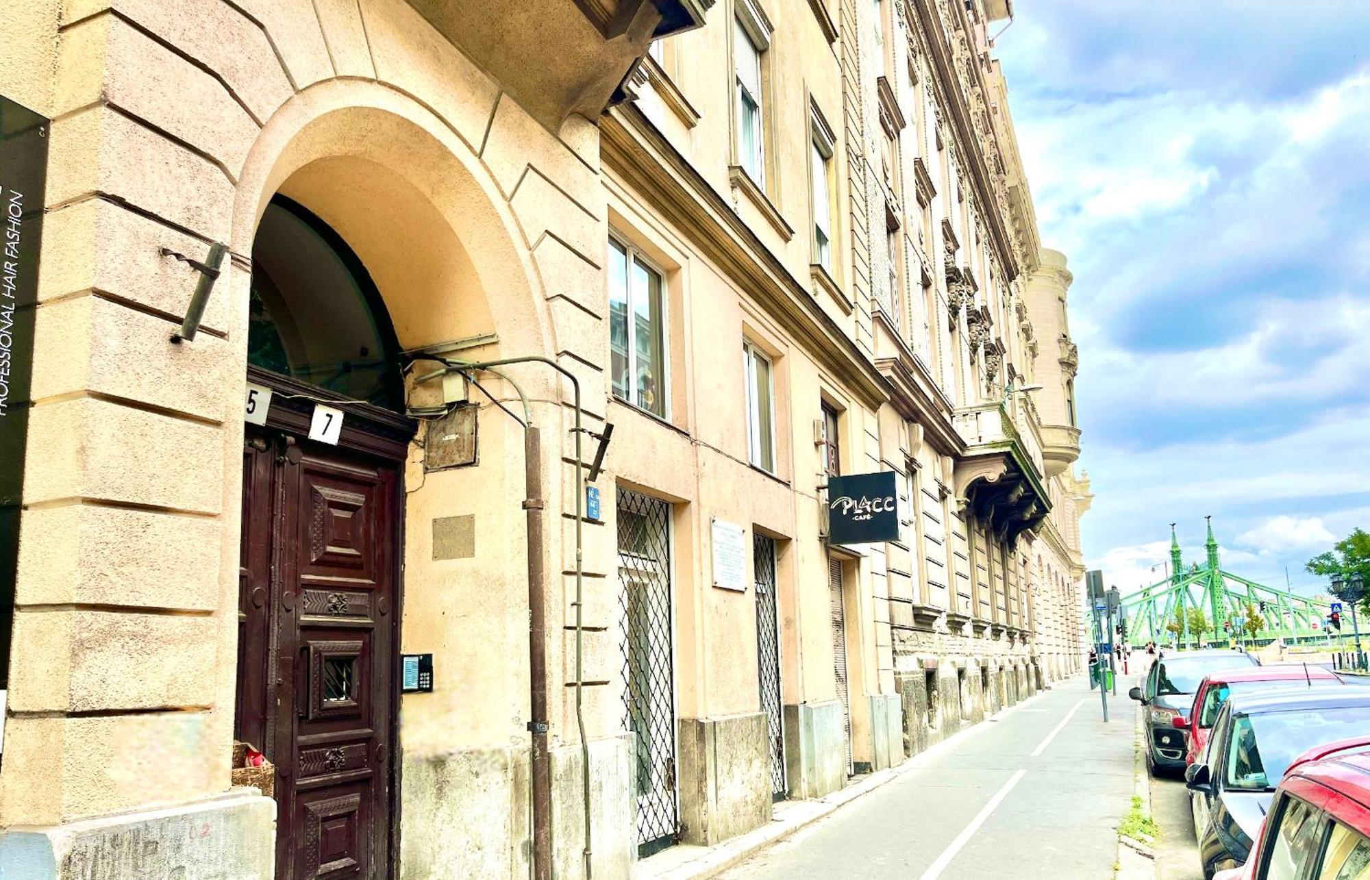 Modelia Apartment At Gellert Square Budapest Exterior photo