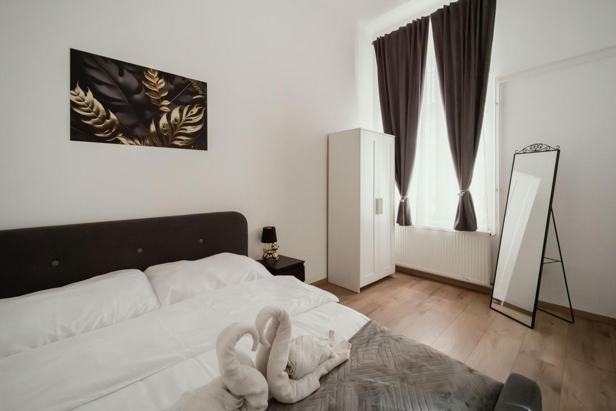 Modelia Apartment At Gellert Square Budapest Exterior photo