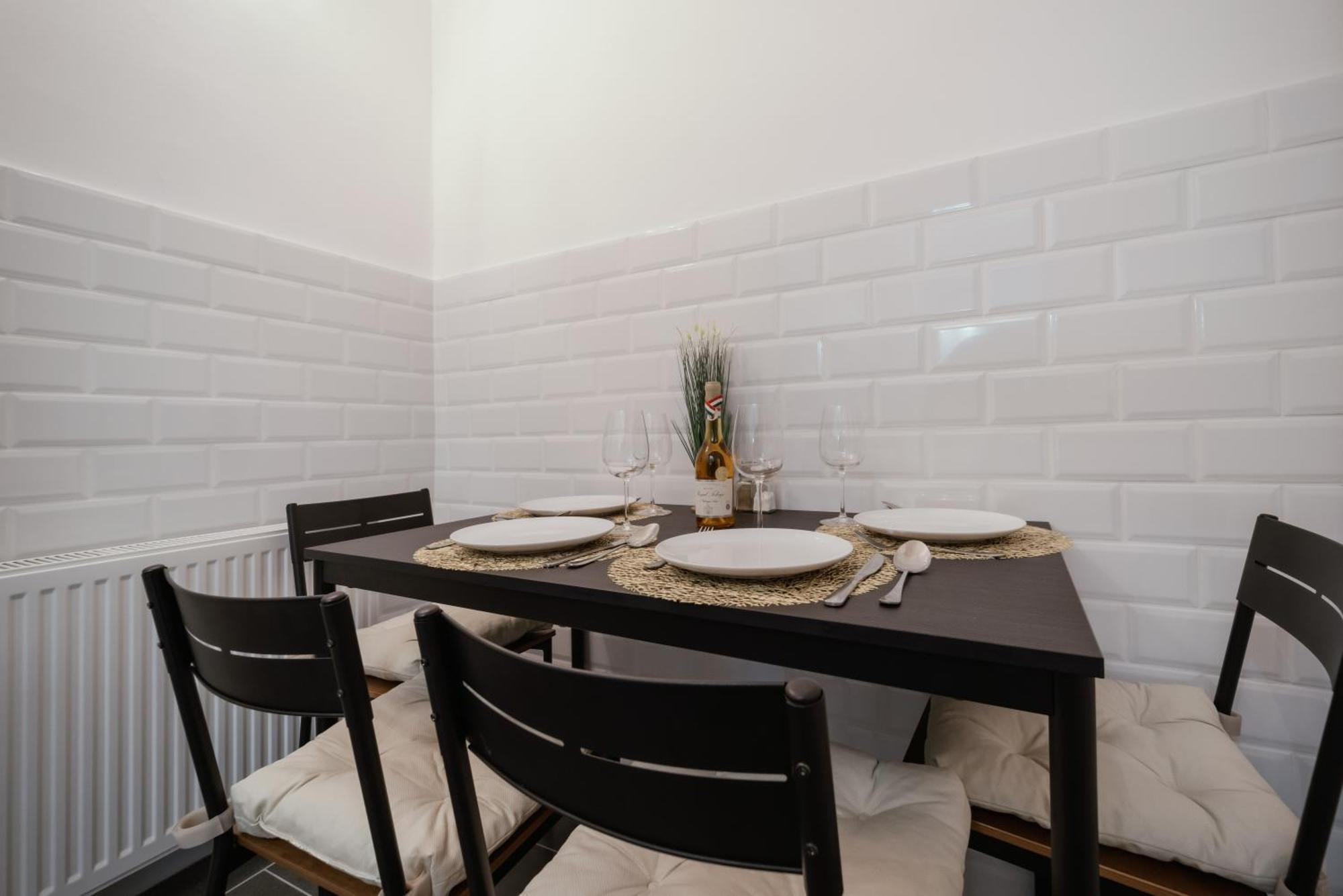 Modelia Apartment At Gellert Square Budapest Exterior photo
